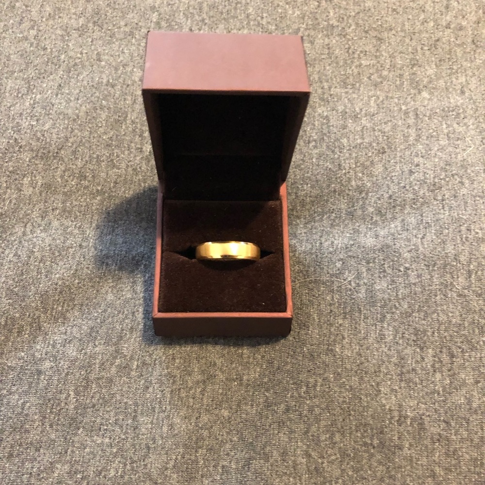 Gold ct ring